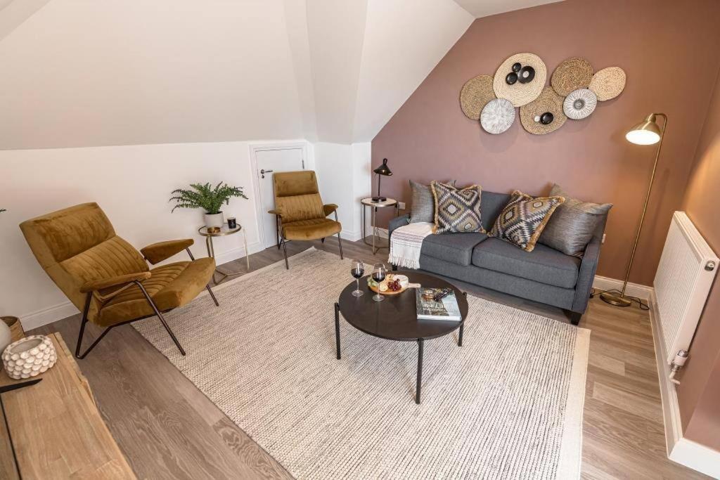 Bournecoast - Stylish Flat With Balcony - Sea Views - 10 Min Walk To Beach - Parking - Wifi - Fm8407 伯恩茅斯 外观 照片