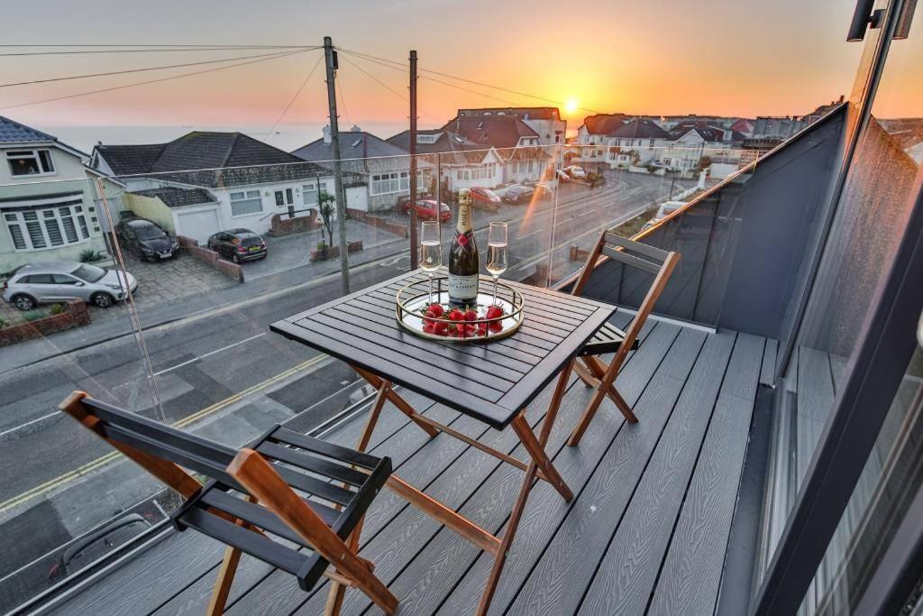 Bournecoast - Stylish Flat With Balcony - Sea Views - 10 Min Walk To Beach - Parking - Wifi - Fm8407 伯恩茅斯 外观 照片