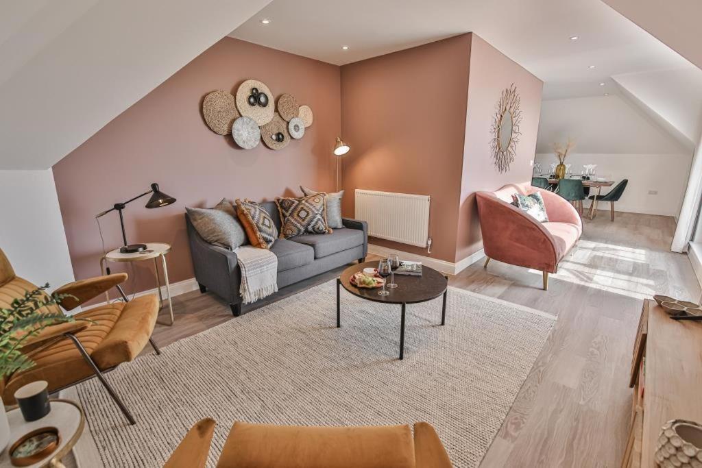 Bournecoast - Stylish Flat With Balcony - Sea Views - 10 Min Walk To Beach - Parking - Wifi - Fm8407 伯恩茅斯 外观 照片