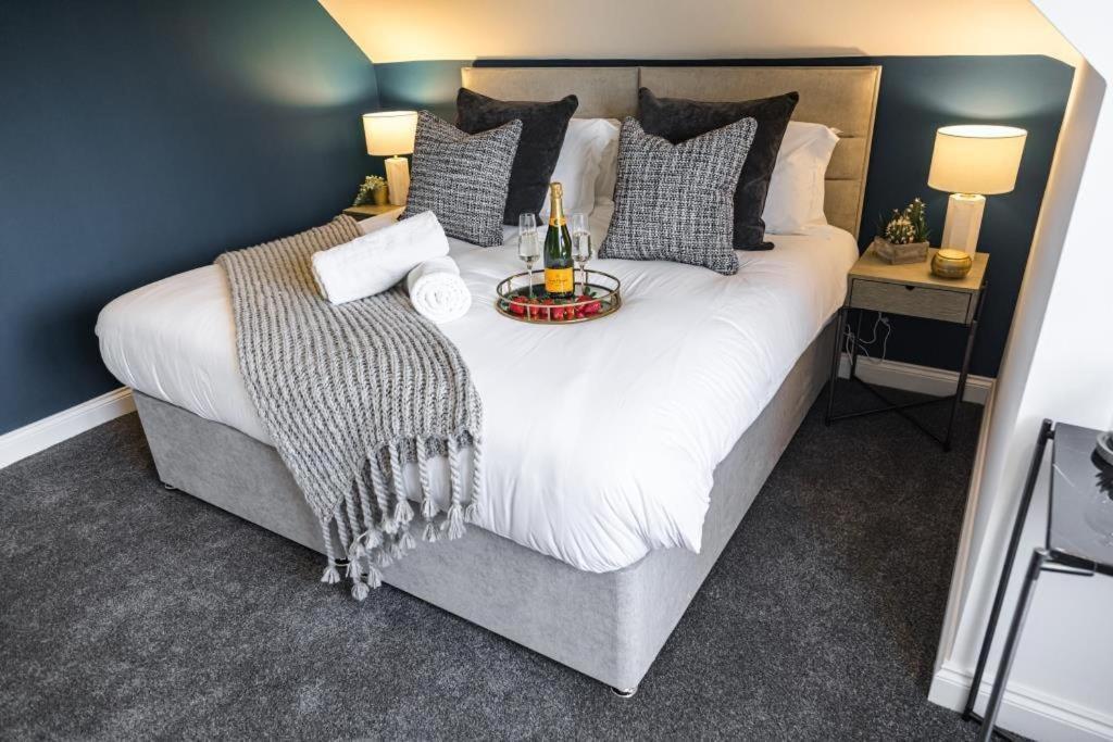 Bournecoast - Stylish Flat With Balcony - Sea Views - 10 Min Walk To Beach - Parking - Wifi - Fm8407 伯恩茅斯 外观 照片
