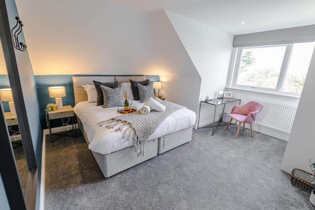 Bournecoast - Stylish Flat With Balcony - Sea Views - 10 Min Walk To Beach - Parking - Wifi - Fm8407 伯恩茅斯 外观 照片