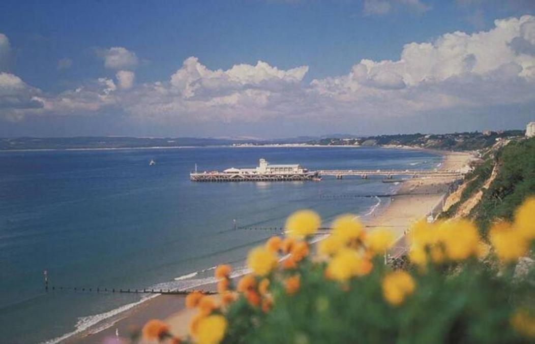 Bournecoast - Stylish Flat With Balcony - Sea Views - 10 Min Walk To Beach - Parking - Wifi - Fm8407 伯恩茅斯 外观 照片